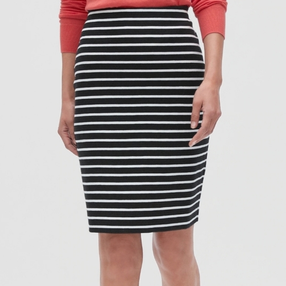 J. Crew Dresses & Skirts - J. Crew knit pencil skirt size 12